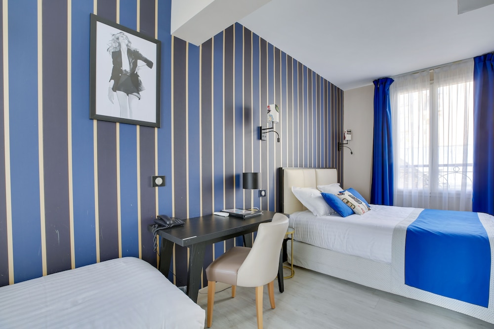 Habitación triple Deluxe, vistas a la ciudad del hotel Riviera Elysées. Foto 1