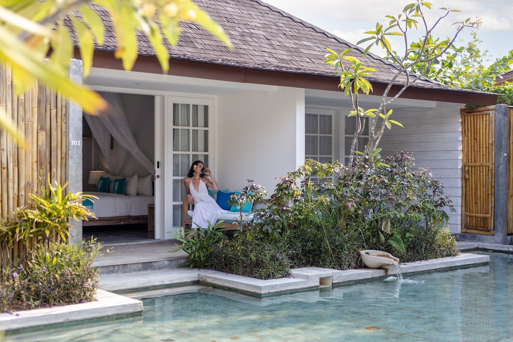 Suite, acceso a la piscina del hotel Kardia Resort Gili A Pramana Experience. Foto 5