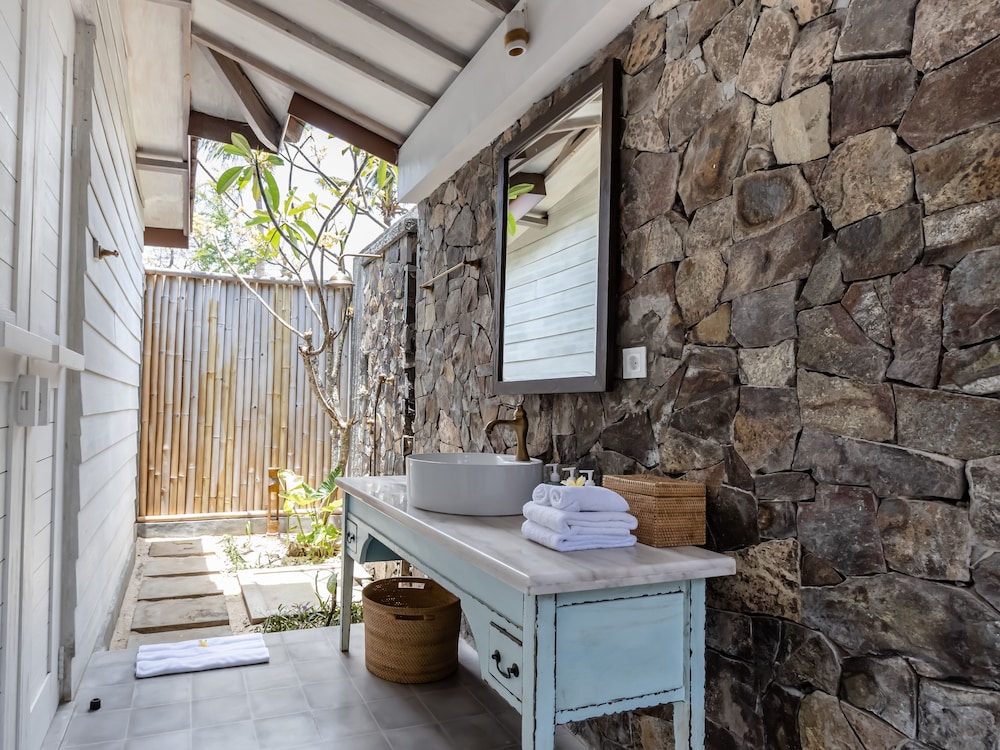 Suite, acceso a la piscina del hotel Kardia Resort Gili A Pramana Experience. Foto 9