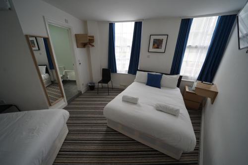 Habitación Familiar Deluxe del hotel The Bank. Foto 4