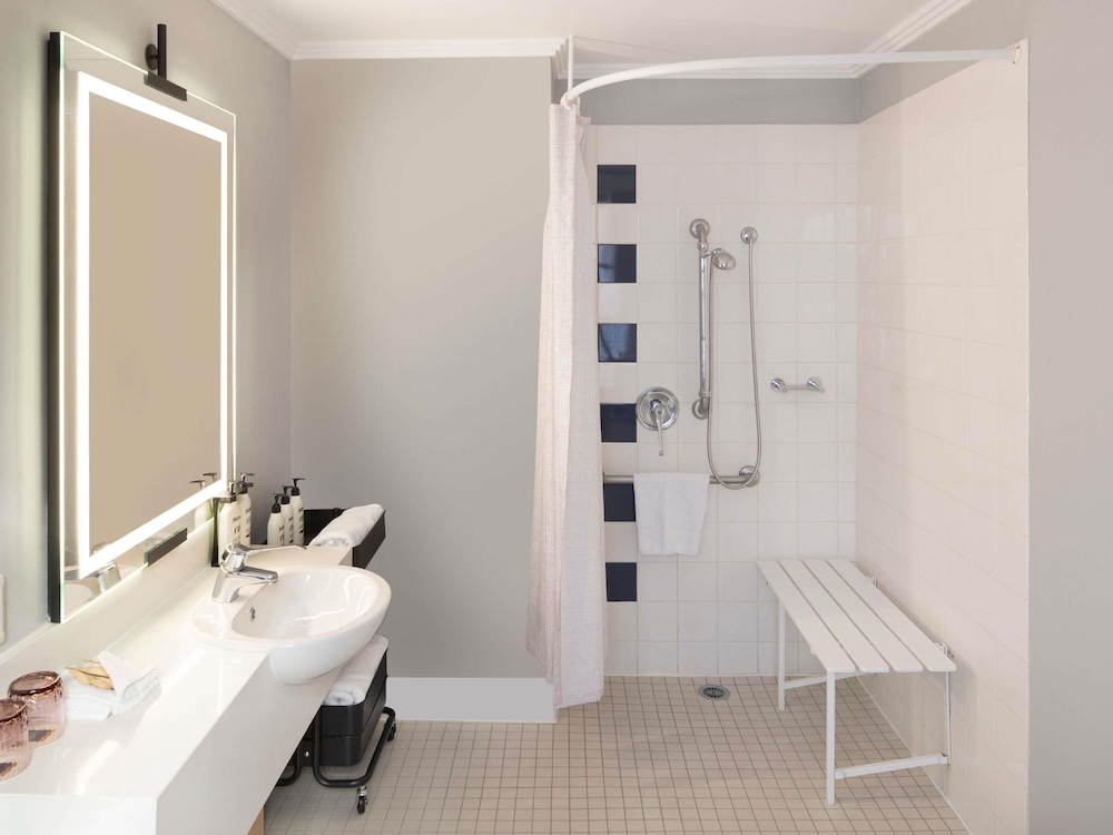 Habitación Clásica Queen Accesible del hotel The Sebel Sydney Martin Place. Foto 3