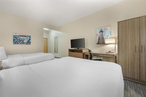 Habitación con 2 camas grandes y bañera - Adaptada para personas con movilidad reducida/No fumadores del hotel Best Western Brockport Inn and Suites. Foto 2