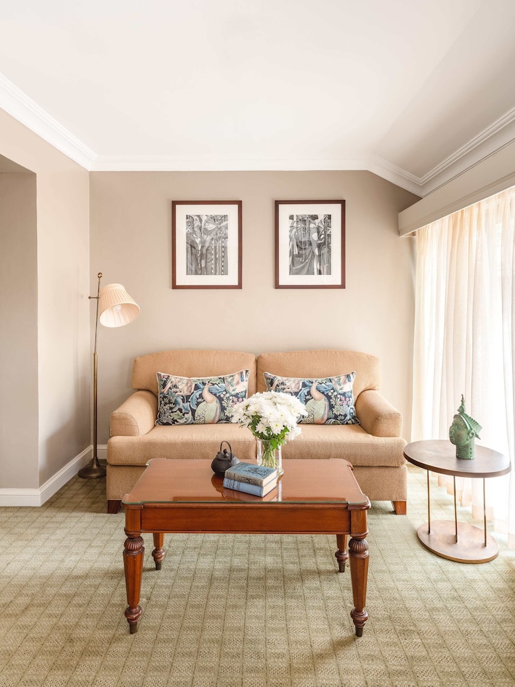Suite Junior con cama King del hotel Fairmont The Norfolk. Foto 6