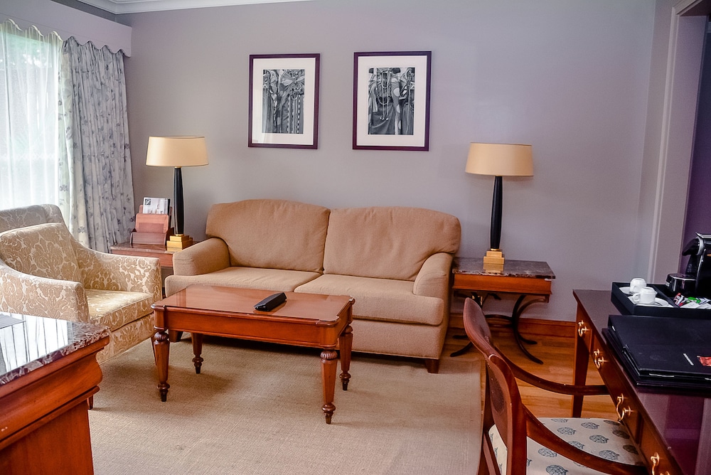 Suite Junior con cama King del hotel Fairmont The Norfolk. Foto 7