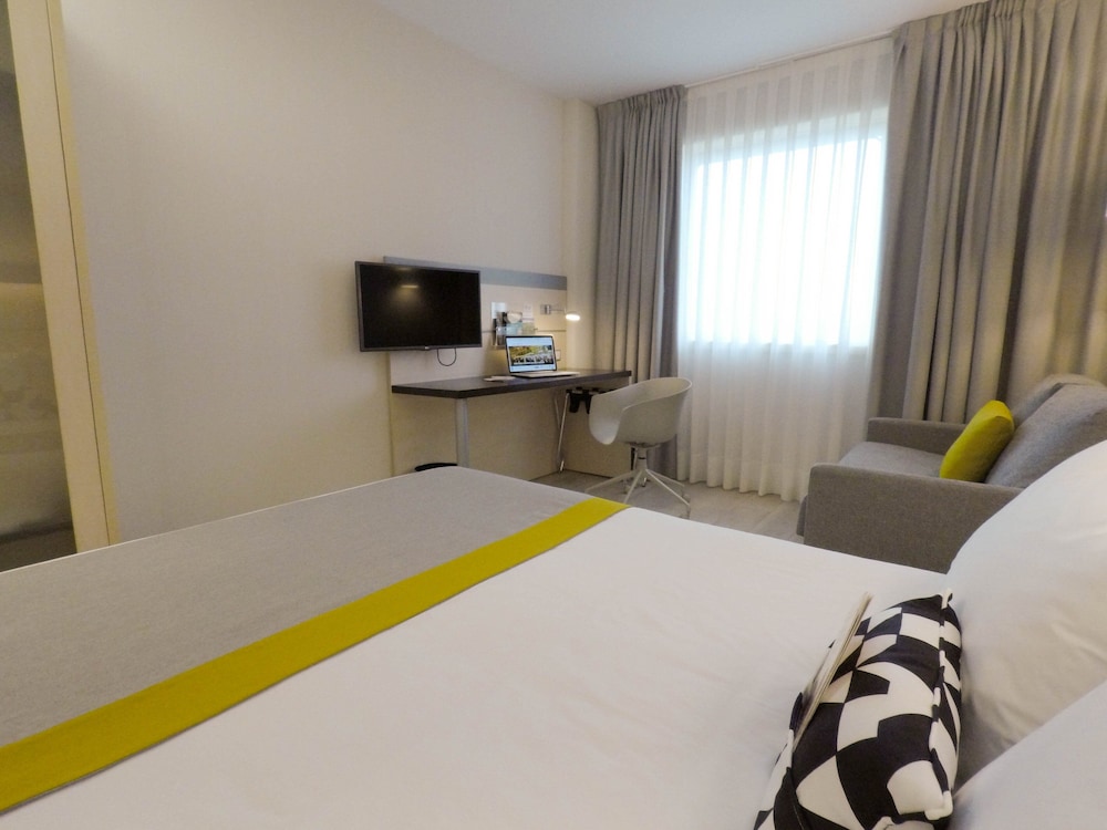 Habitación estándar, 1 cama doble (Free Breakfast) del hotel Holiday Inn Express Pamplona. Foto 2