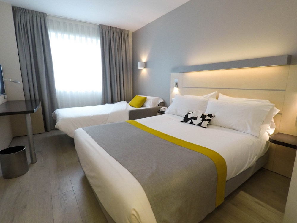 Habitación estándar, 1 cama doble (Free Breakfast) del hotel Holiday Inn Express Pamplona. Foto 3