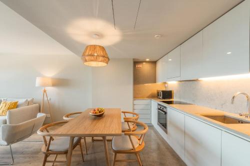 Suite Premium de 1 dormitorio con vistas al mar del hotel The Pearl Troia. Foto 1