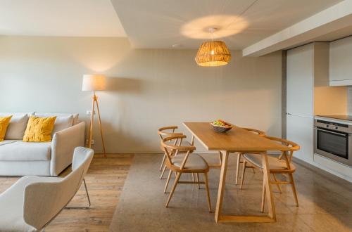 Suite Premium de 1 dormitorio con vistas al mar del hotel The Pearl Troia. Foto 3