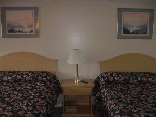 Habitación Doble para no fumadores - 2 camas dobles del hotel Fels Three Crown Motel. Foto 2