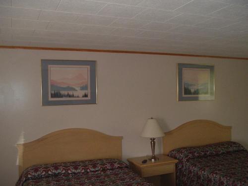 Habitación Doble para no fumadores - 2 camas dobles del hotel Fels Three Crown Motel. Foto 4