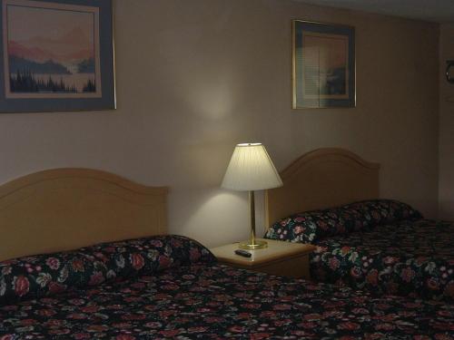 Habitación Doble para no fumadores - 2 camas dobles del hotel Fels Three Crown Motel. Foto 8