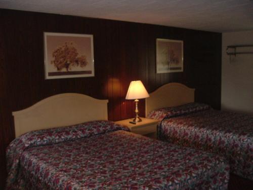 Habitación con 2 camas grandes - No fumadores del hotel Fels Three Crown Motel