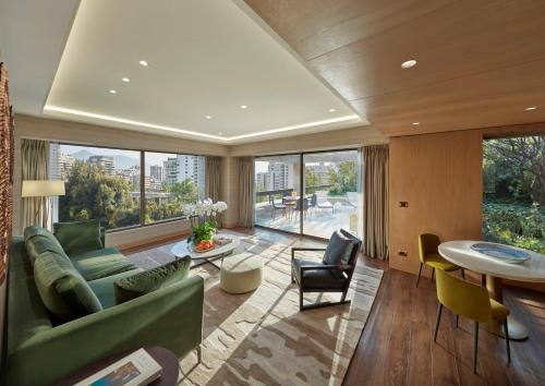 Suite con terraza del hotel Mandarin Oriental, Santiago. Foto 1