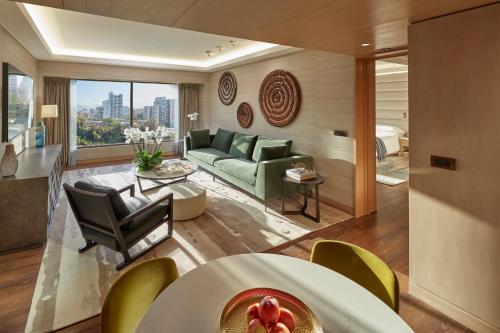 Suite Executive - Cama extragrande del hotel Mandarin Oriental, Santiago. Foto 1