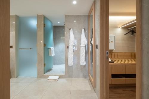 Suite Executive - Cama extragrande del hotel Mandarin Oriental, Santiago. Foto 3