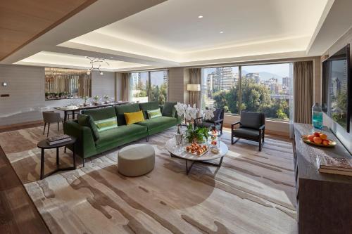 Suite Premier con cama extragrande del hotel Mandarin Oriental, Santiago. Foto 1
