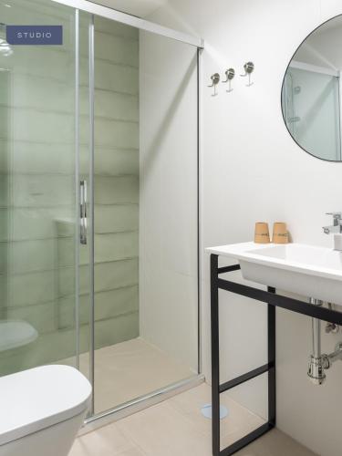 Estudio del hotel Limehome Sevilla. Foto 1