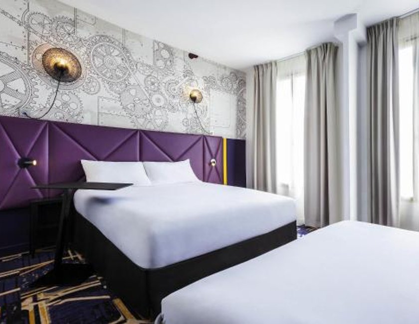 Habitación cuádruple 2 Camas individuales 1 Cama doble del hotel Ibis Styles Paris Mairie De Clichy. Foto 2