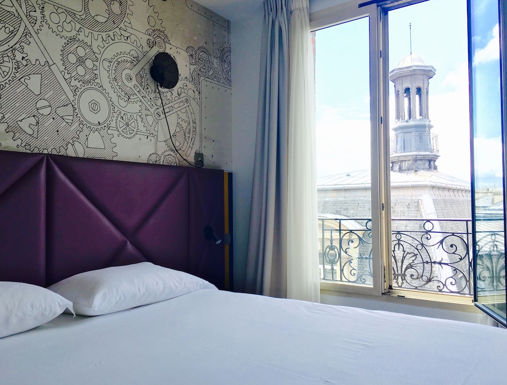 Habitación estándar con dos camas individuales del hotel Ibis Styles Paris Mairie De Clichy. Foto 1
