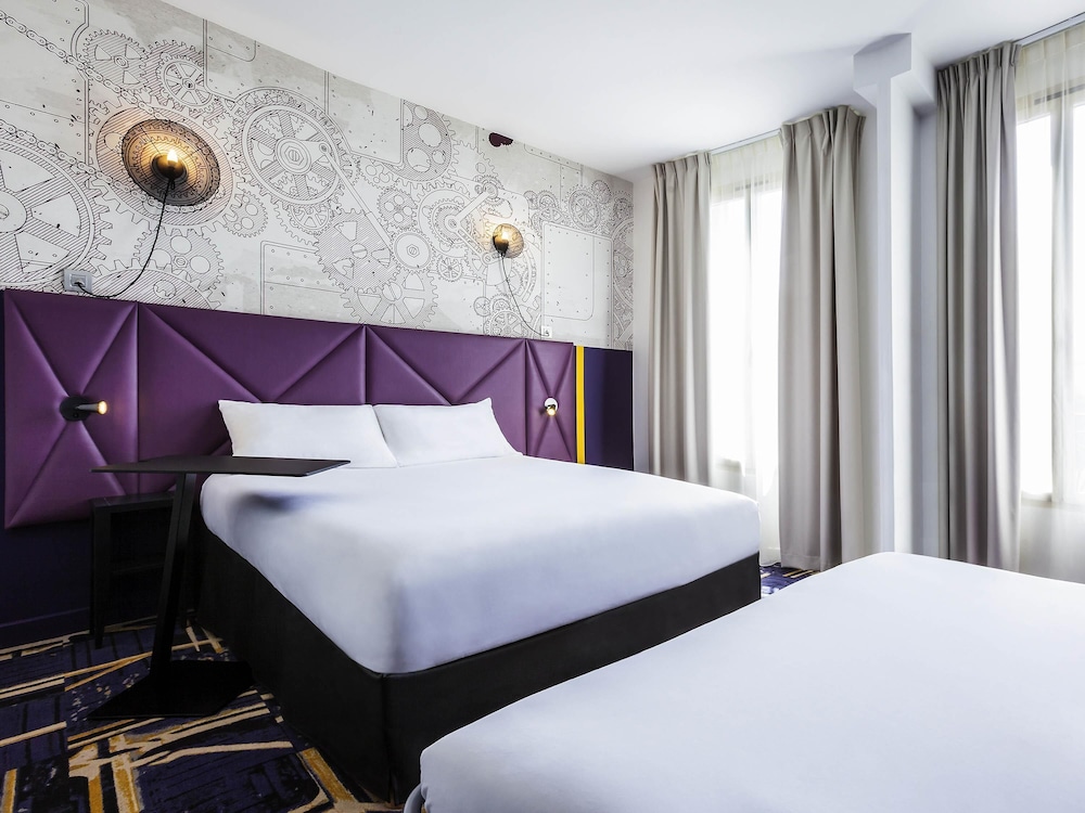Suite estándar con 1 cama doble y camas gemelas del hotel Ibis Styles Paris Mairie De Clichy
