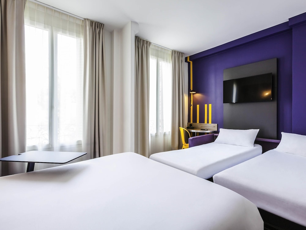 Suite estándar con 1 cama doble y camas gemelas del hotel Ibis Styles Paris Mairie De Clichy. Foto 3