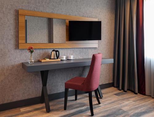 Habitación familiar con 1 cama doble y 2 camas twin del hotel Mövenpick Trabzon. Foto 9