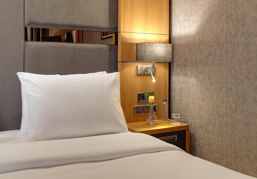 Habitación familiar con 1 cama doble y 2 camas twin del hotel Mövenpick Trabzon. Foto 14