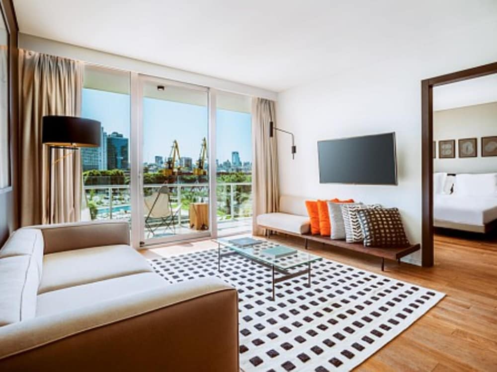 HABITACIÓN DELUXE CON VISTAS AL MUELLE del hotel SLS Buenos Aires Puerto Madero