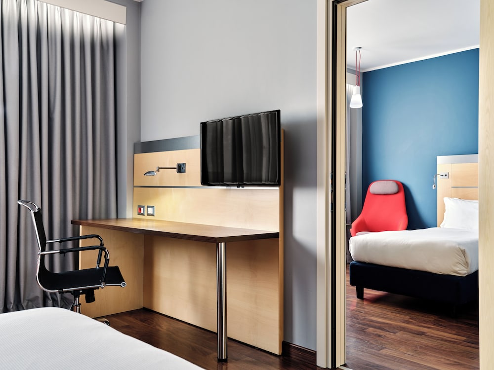 Habitación estándar, 1 cama de matrimonio, accesible para personas con discapacidad (Free Breakfast) del hotel Holiday Inn Express Milan Malpensa Airport. Foto 5