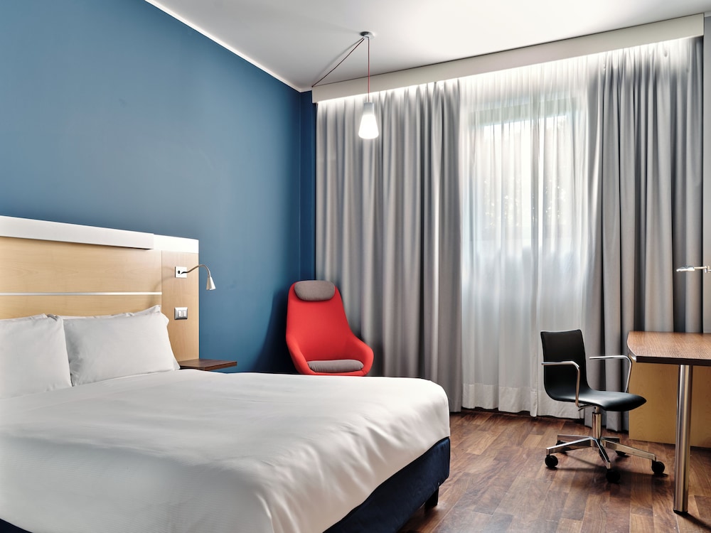 Habitación estándar, 1 cama de matrimonio grande (Free Breakfast) del hotel Holiday Inn Express Milan Malpensa Airport