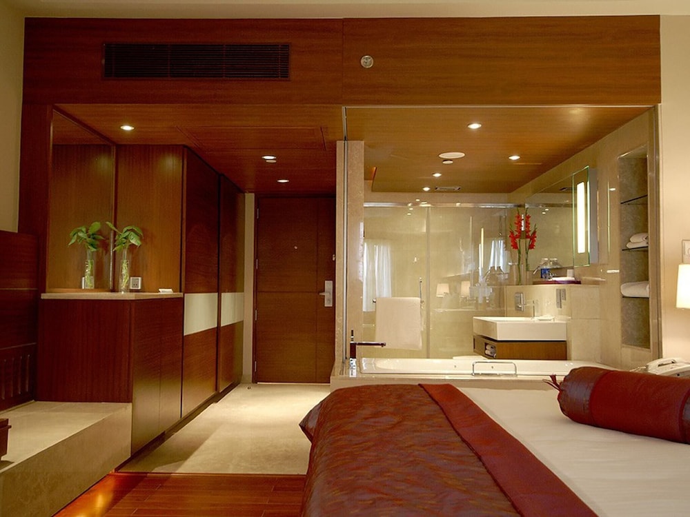 Habitación Premier King del hotel The Lalit New Delhi. Foto 1