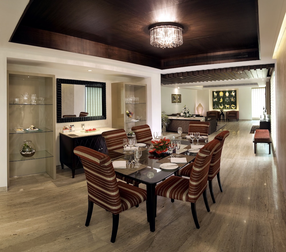 Suite de lujo del hotel The Lalit New Delhi. Foto 1