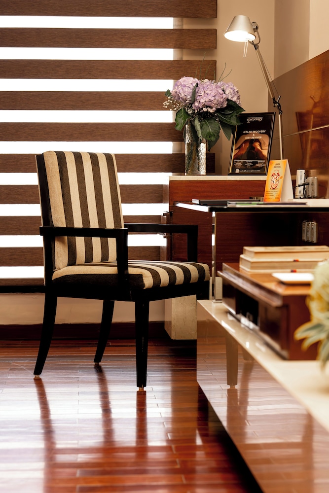 Habitación Premier Twin del hotel The Lalit New Delhi. Foto 1