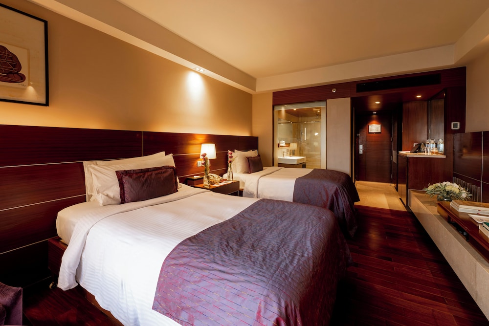 Habitación Premier Twin del hotel The Lalit New Delhi. Foto 2