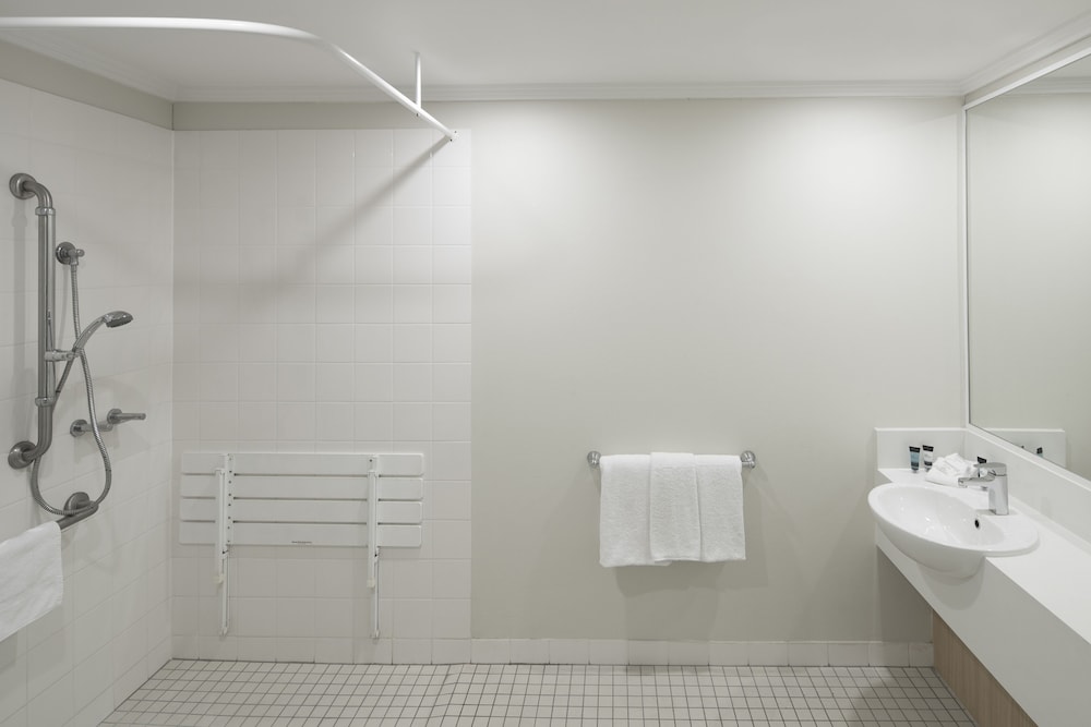 Habitación Superior accesible con cama King del hotel Mercure Sydney Macquarie Park. Foto 5