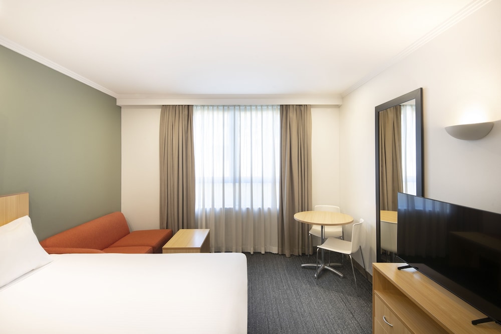Habitación Estándar con cama Queen del hotel Mercure Sydney Macquarie Park. Foto 2