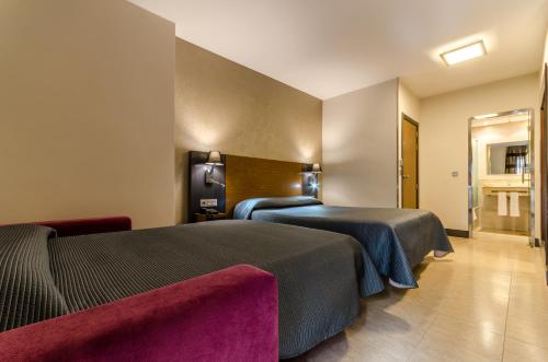 Habitación Triple del hotel Regio Cadiz. Foto 3