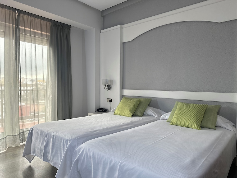 Habitación con 1 cama doble o 2 individuales, balcón del hotel Mir Octavio