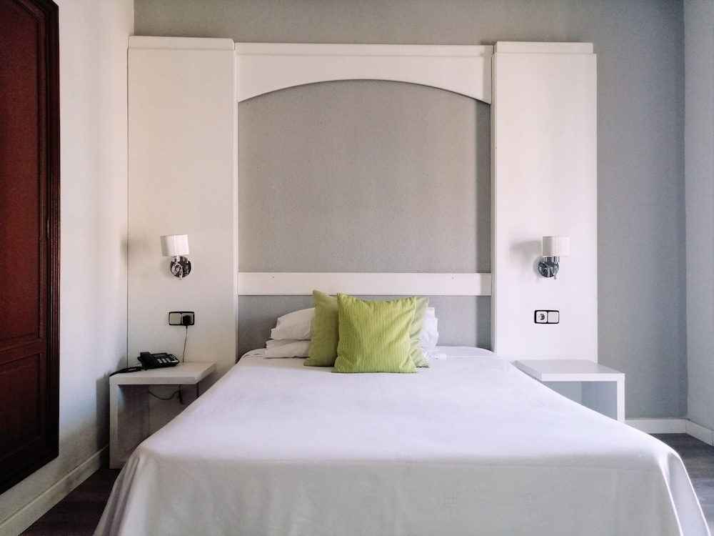 Habitación individual del hotel Mir Octavio. Foto 4
