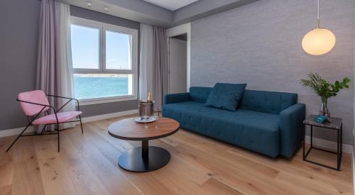 Suite con vistas al mar del hotel Riazor. Foto 1