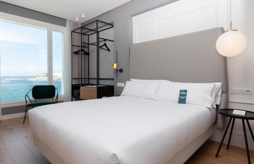Suite Junior con vistas al mar del hotel Riazor