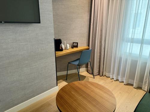 Suite Junior con vistas al mar del hotel Riazor. Foto 3