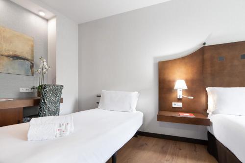 Habitación Doble con cama supletoria - 2 camas del hotel Exe Agora Caceres