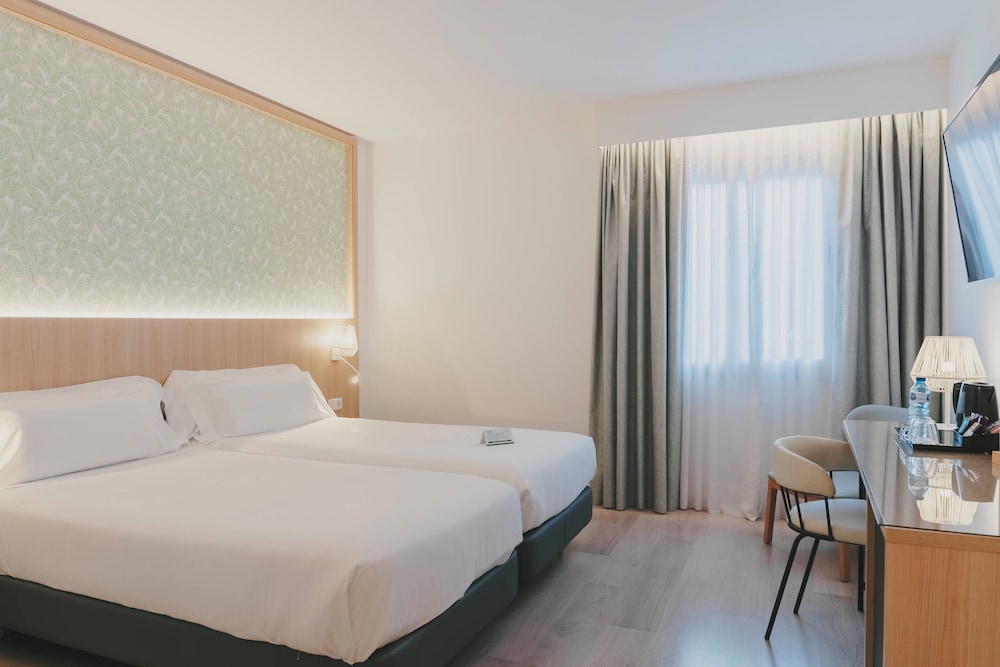 Habitación Triple del hotel Sercotel Carlos Iii