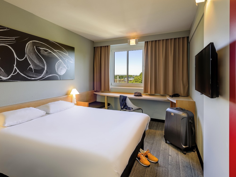 Habitación con 1 cama doble (160 x 200 cm), nuevo concepto sleep - easy del hotel Ibis Augsburg Koenigsplatz. Foto 3