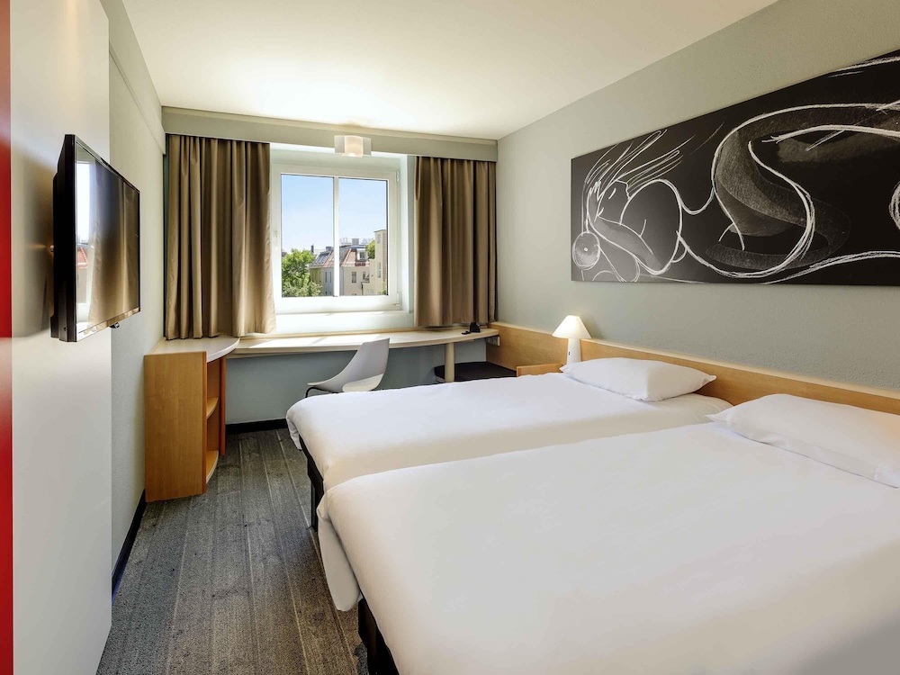 Habitación con camas individuales, nuevo concepto sleep - easy del hotel Ibis Augsburg Koenigsplatz. Foto 4