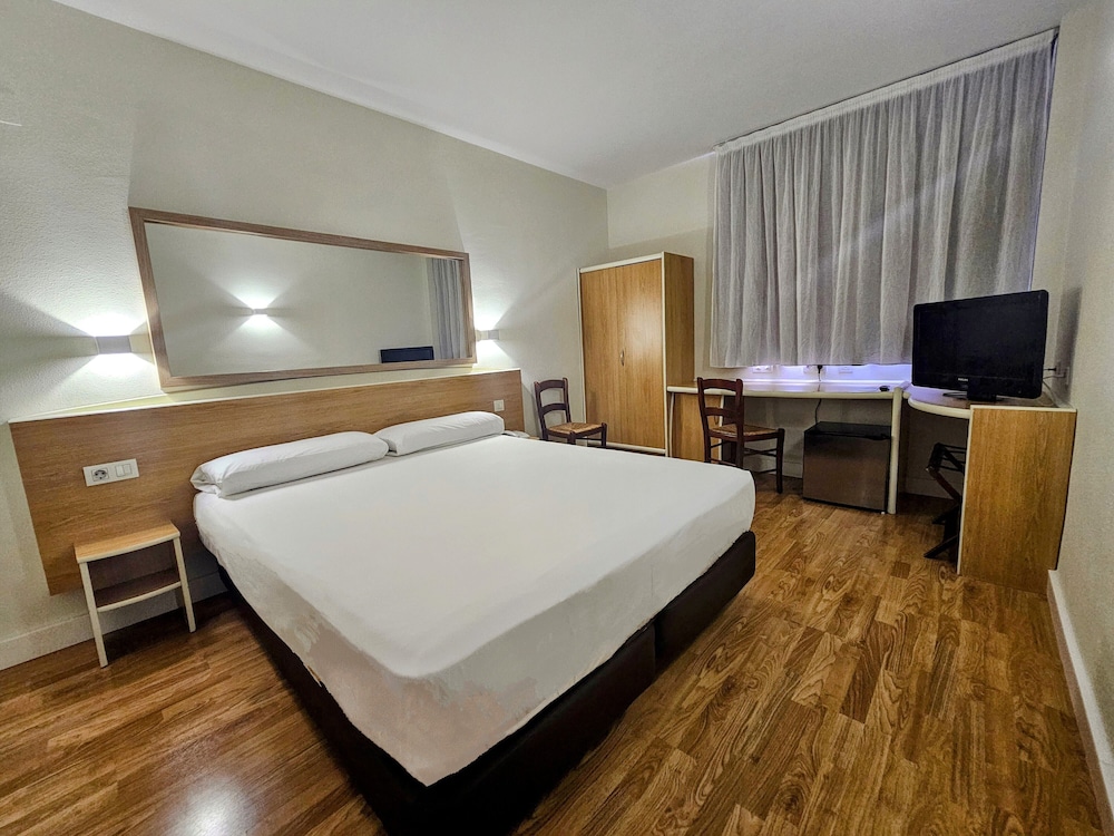 Habitación con 1 cama doble o 2 individuales del hotel YIT Ciudad de Elche. Foto 1