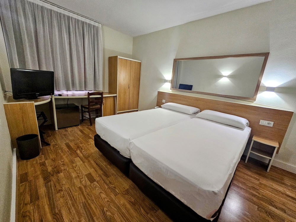 Habitación con 1 cama doble o 2 individuales del hotel YIT Ciudad de Elche. Foto 2
