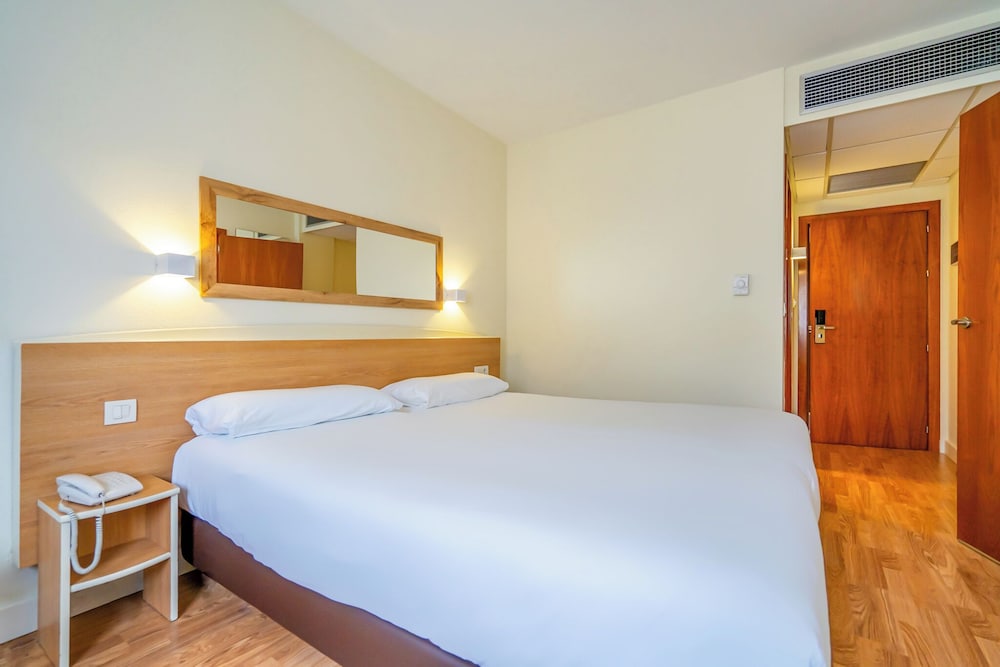 Habitación con 1 cama doble o 2 individuales del hotel YIT Ciudad de Elche. Foto 3