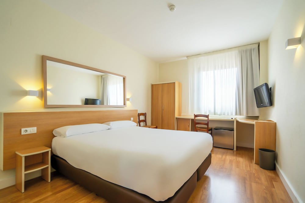 Habitación con 1 cama doble o 2 individuales del hotel YIT Ciudad de Elche. Foto 4